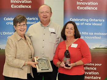 Rush Creek Wines wins Premier's Award for AgriFood Innovation Excellence - 2011